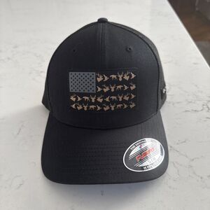 Columbia PHG Game Flag  Trucker Cap Hat Flexfit Size S/M Black Ball Cap